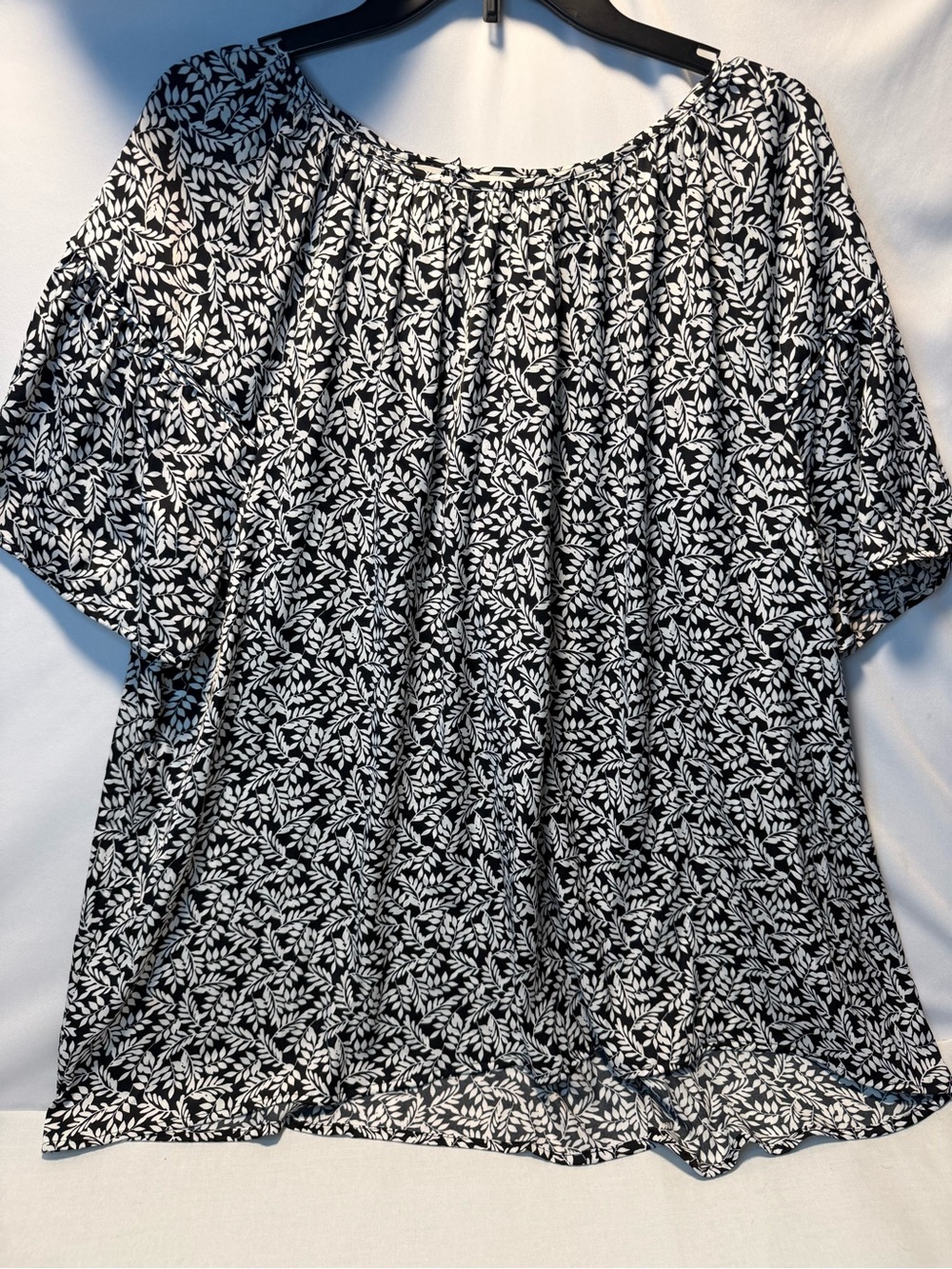 croft & barrow Black and White Leaf-Print Peasant Top. Size 2X